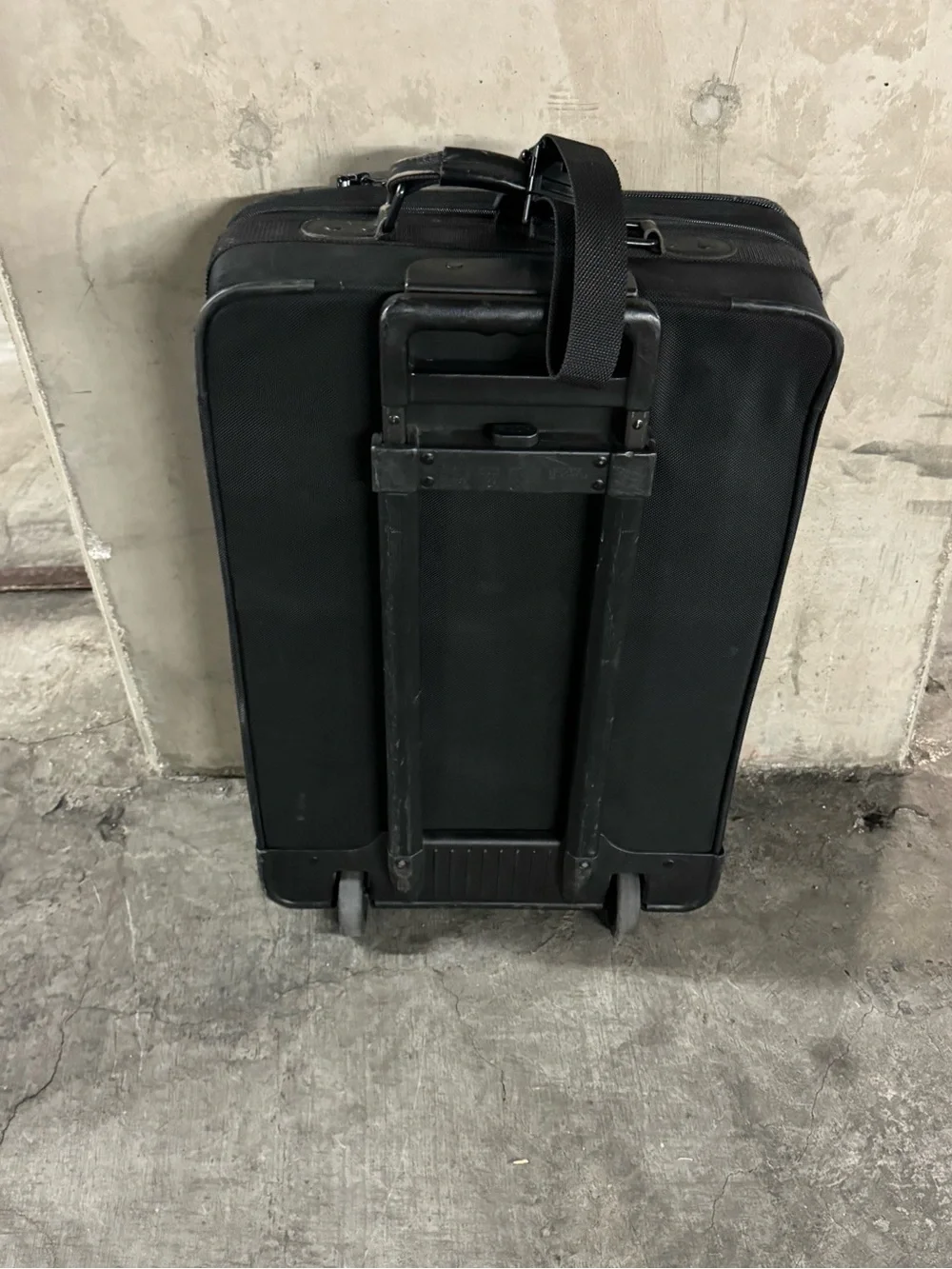 Briggs & Riley Black Men's Carry-On Travel Luggage Needs Repair